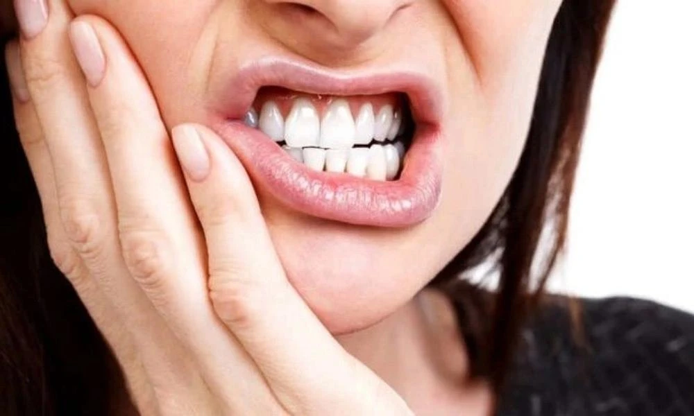 علائم پس زدن ایمپلنت دندان